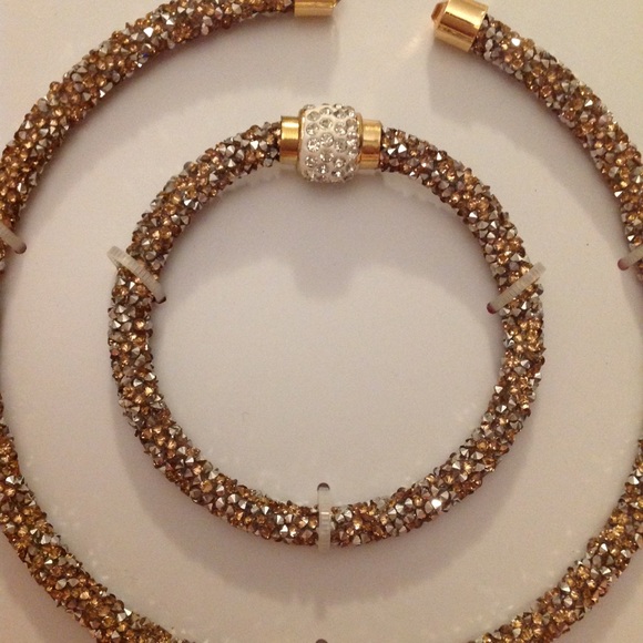 Ellen Tracy Choker & Bracelet Set (Gold) - Picture 2 of 3
